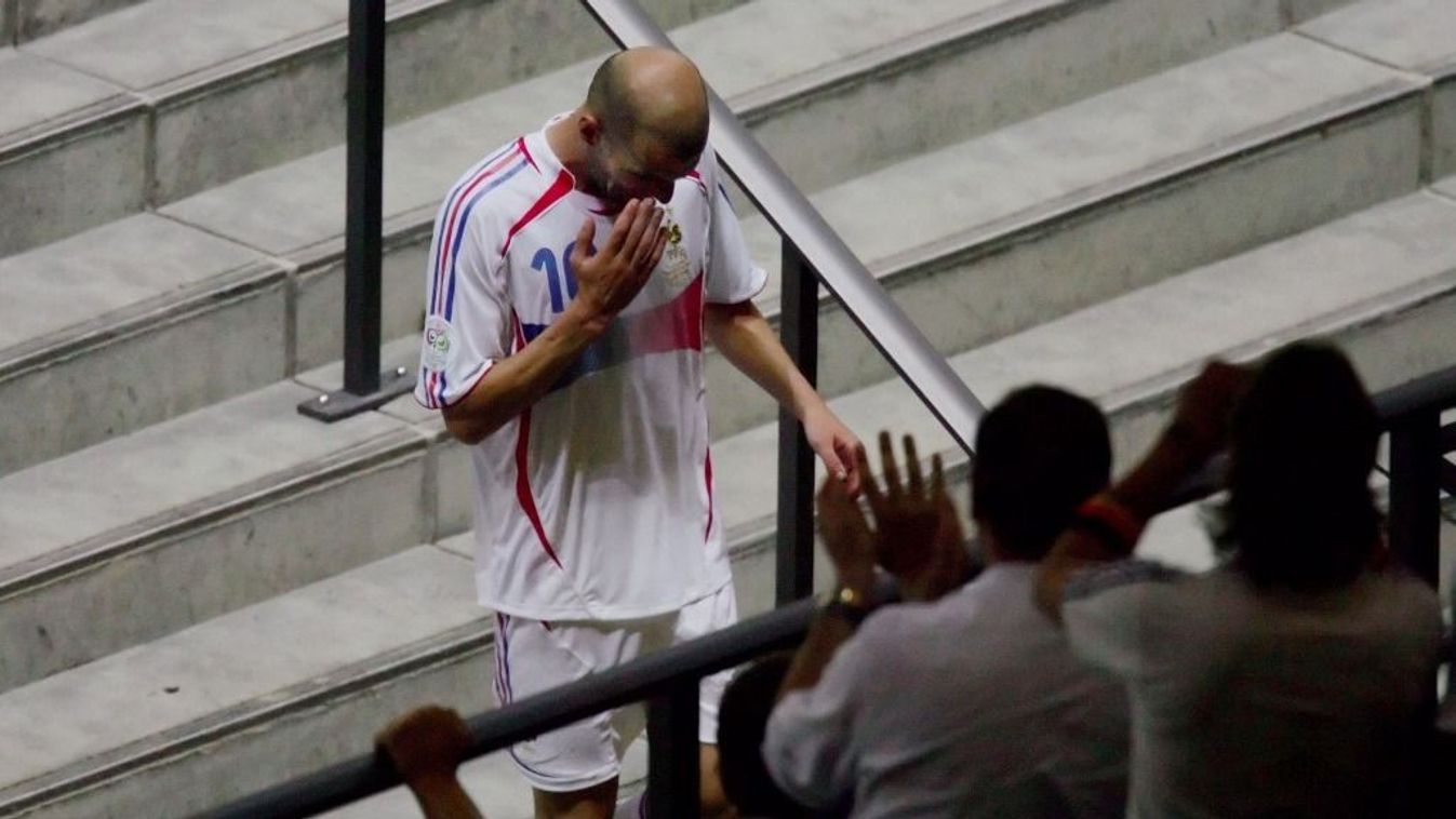 Kétszeres világbajnok lehetett volna, helyette dicstelenül hagyta el a berlini stadiont Zinedine Zidane