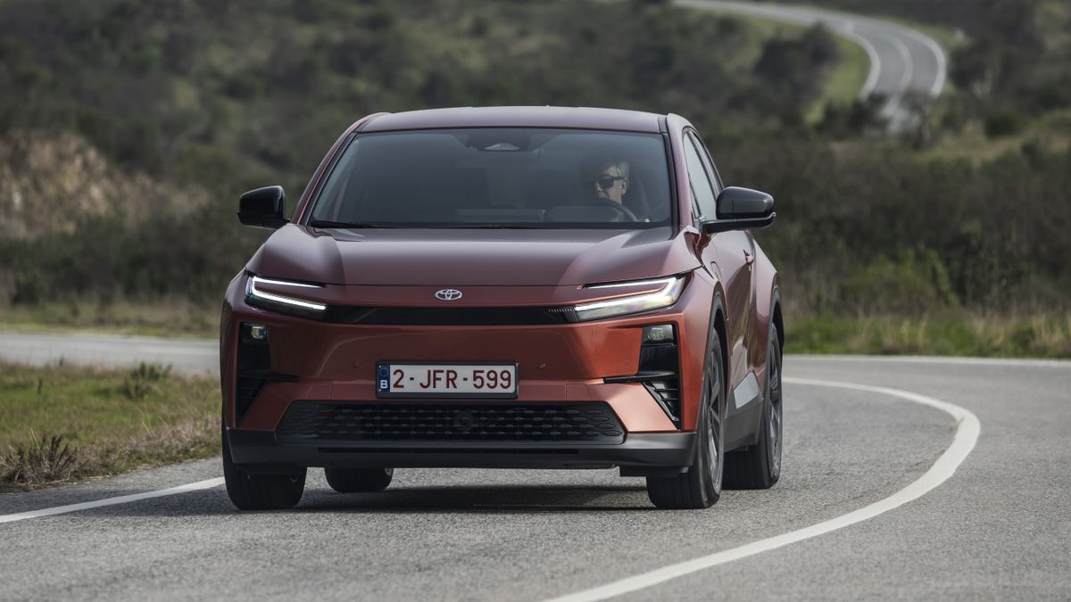 Garantált a feltöltődés? – Toyota C-HR+ menetpróba