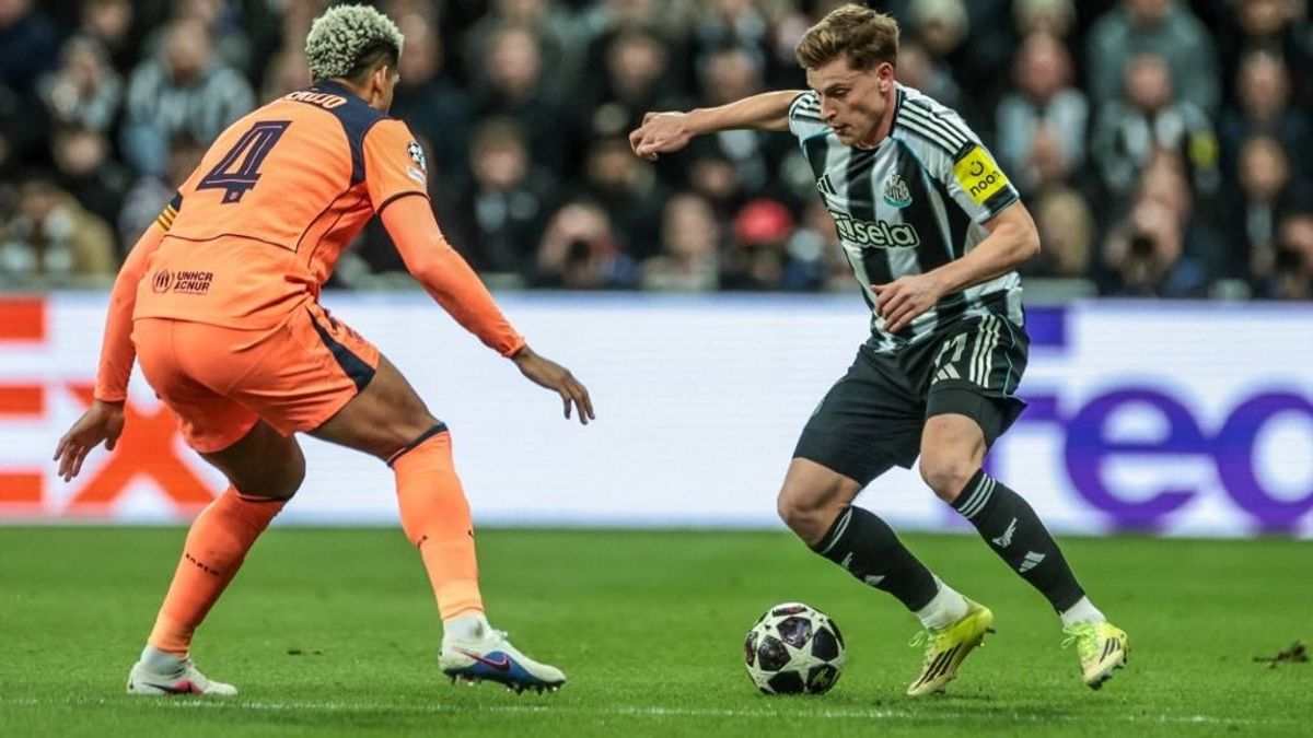 A Barcelona játékosa nem érti a szabályt, ami a Newcastle BL-góljához vezetett