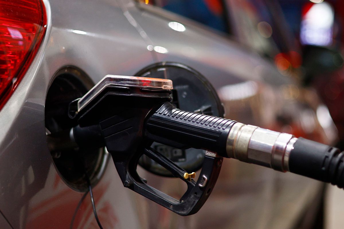 A benzin bruttó 8 forinttal kerülhet kevesebbe