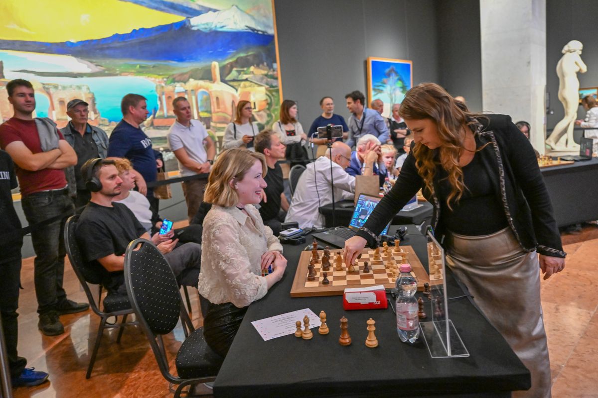 Queen of Chess. Polgár Judit szimultánt ad az ő nevét viselő világsakkfesztiválon a Nemzeti Galériában