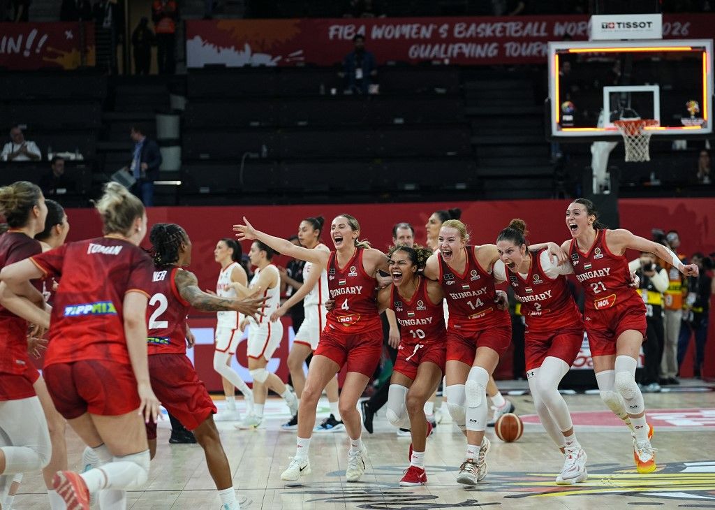 ISTANBUL, TURKIYE - MARCH 17: Players of Hungary, who won three and lost two of their games, celebrate after finishing second in the group and securing qualification for the finals, following the FIBA Women’s World Cup Qualifiers Group C basketball match between Turkiye and Hungary at the Turkcell Basketball Development Center, in Istanbul, Turkiye, on March 17, 2026. Esra Bilgin / Anadolu (Photo by Esra Bilgin / Anadolu via AFP)
