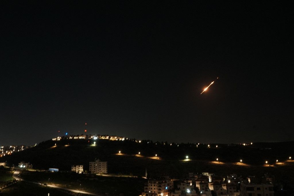 RAMALLAH, WEST BANK - MARCH 03: A view of the missiles fired from Iran toward Tel Aviv, seen from Ramallah, West Bank on March 3, 2026. Issam Rimawi / Anadolu (Photo by Issam Rimawi / Anadolu via AFP)