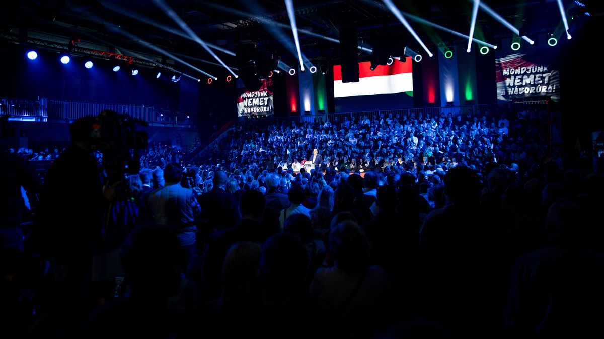 A Holdról is látszik: háborúellenes gyűlés Debrecenben – kövesse nálunk élőben! + videó