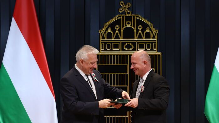 Állami kitüntetéseket adott át Semjén Zsolt a Karmelita kolostorban