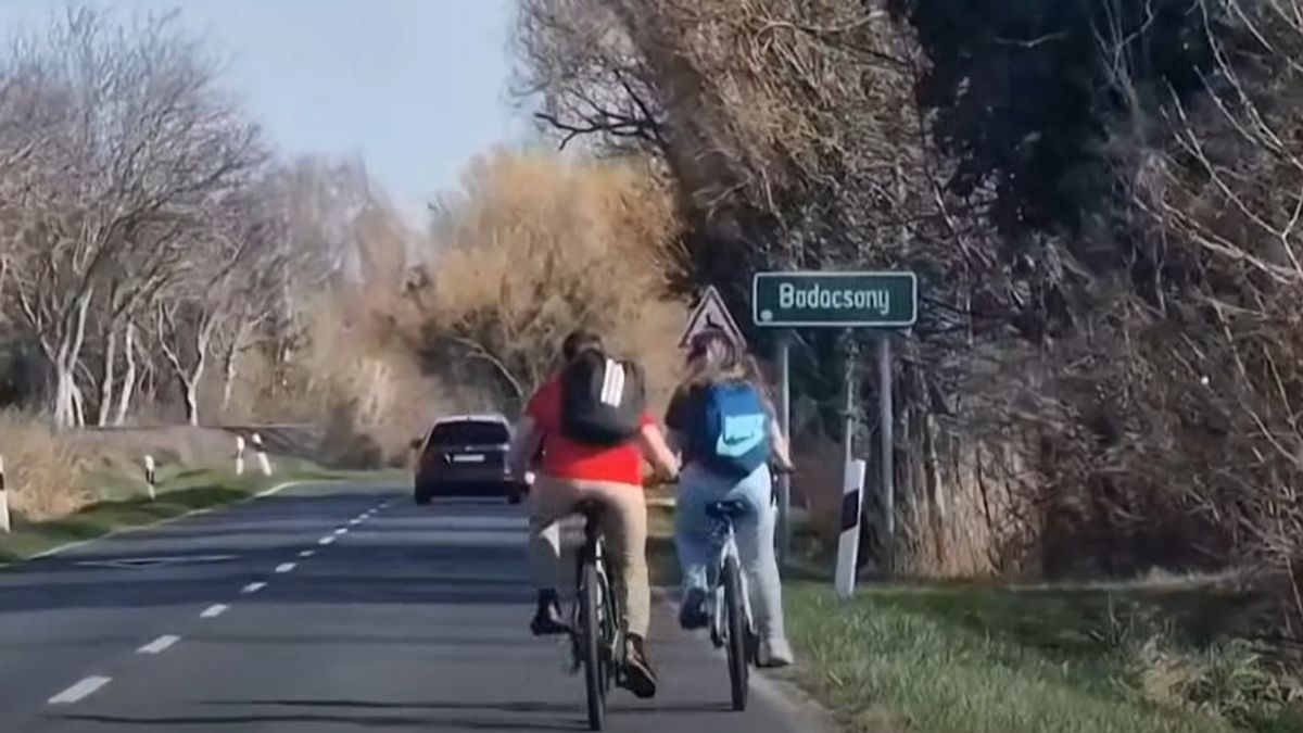 Megérkeztek a KRESZ-szabályok felett álló biciklisek a Balatonhoz + videó