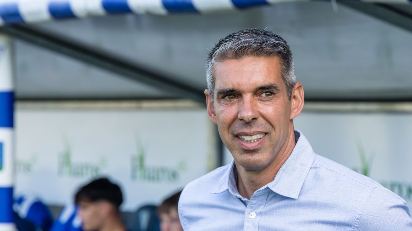 Soroksár
Zalaegerszeg, 2025. augusztus 10.
Nuno Campos, a Zalaegerszeg vezetőedzője a labdarúgó Fizz Liga 3. fordulójában játszott Zalaegerszegi TE FC - ETO FC mérkőzésen a zalaegerszegi ZTE Arénában 2025. augusztus 10-én.
MTI/Katona Tibor