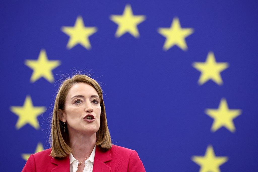 Zelenszkijt és Merkelt is kitüntette az EU, szerintük mindketten hozzájárult az európai értékek védelméhez. A képen: Roberta Metsola, az Európai Parlament elnöke (Fotó: AFP/Frederick Florin)