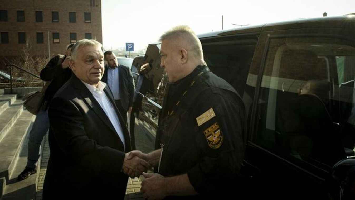 PM Viktor Orban and TEK Chief Janos Hajdu (Photo: MTI)