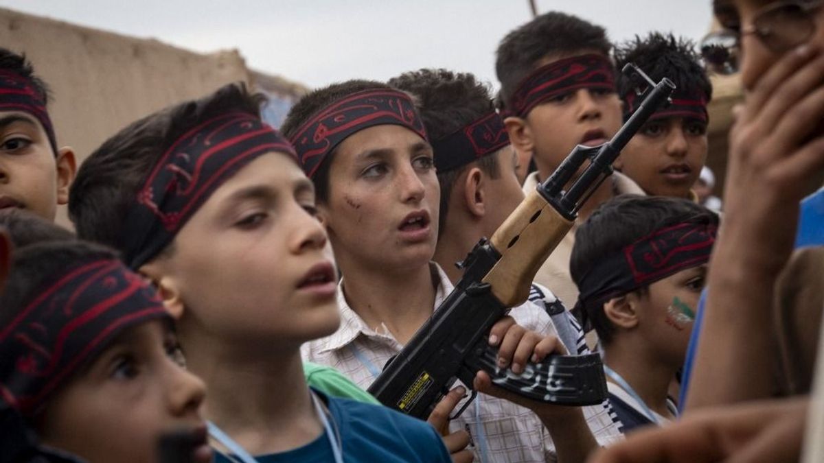 Irán gyerekekkel tölti fel hadseregének sorait