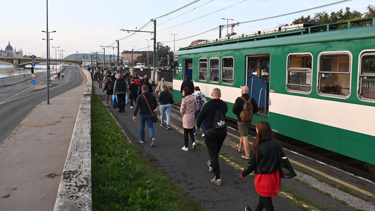 Ünnepi menetrenddel, több járattal készül a MÁV március 15-re