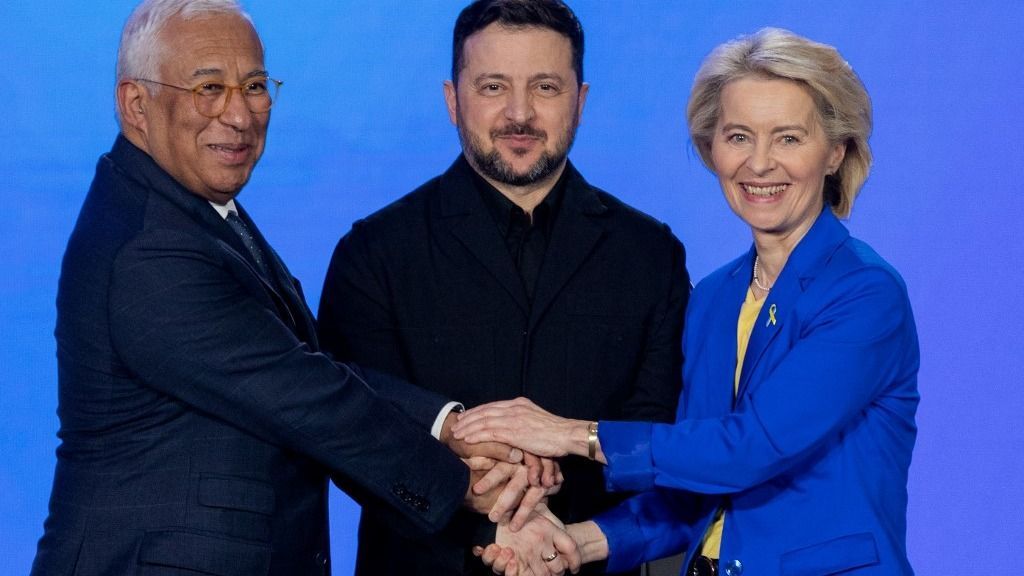 Zelenszkij szerint az EU-nak meg kell oldania a 90 milliárd eurós hitel folyósítását