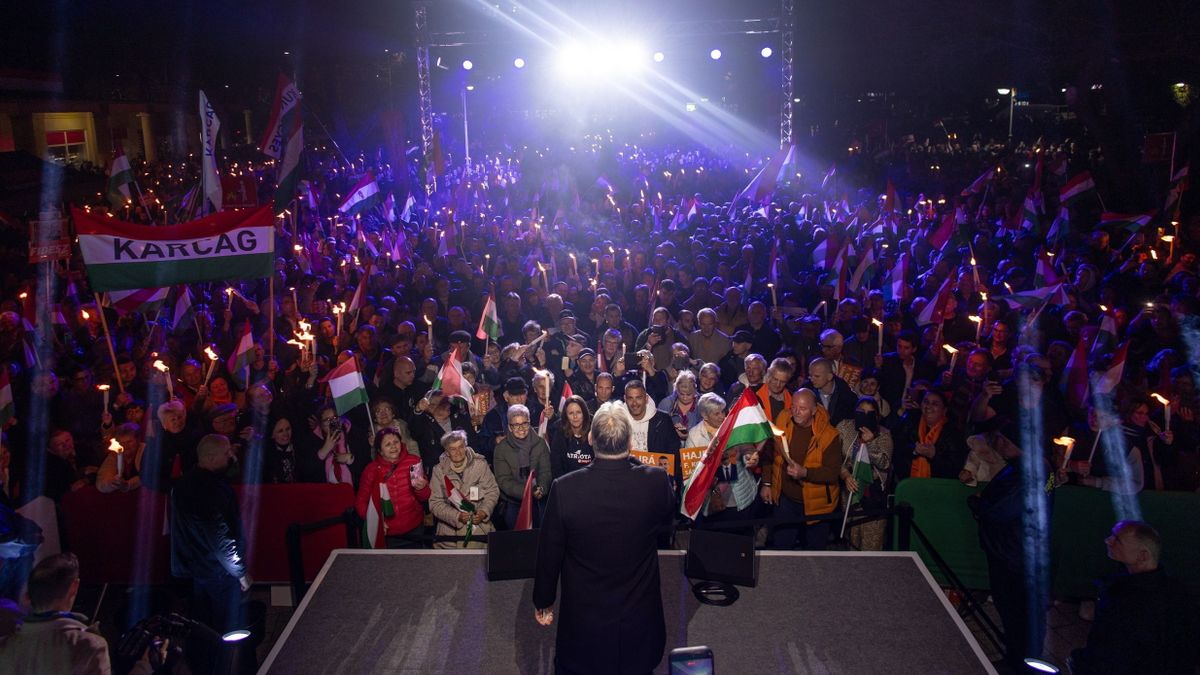 Már Törökszentmiklós felé is sokakkal találkozott Orbán Viktor + videó