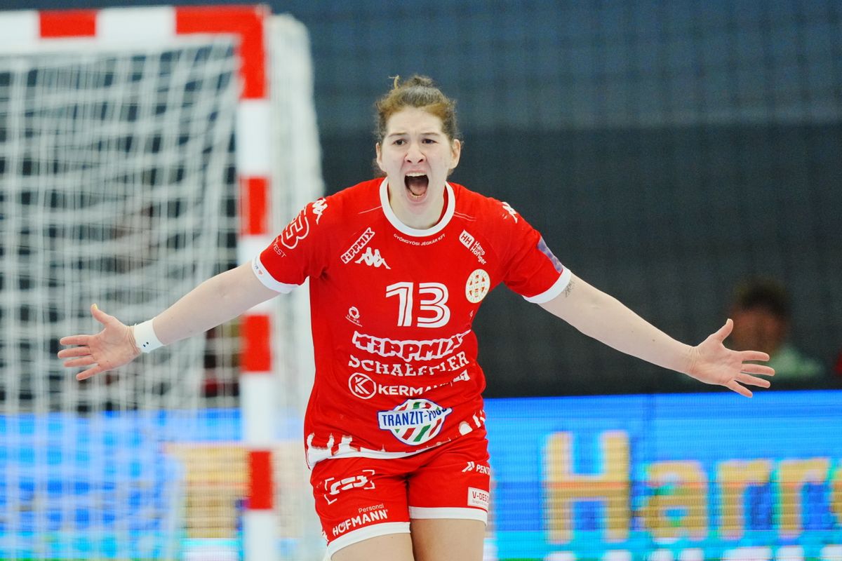 A DVSC magyar válogatott játékosa, Tóvízi Petra a Debrecen–Odense női kézilabda Bajnokok Ligája-nyolcaddöntőn