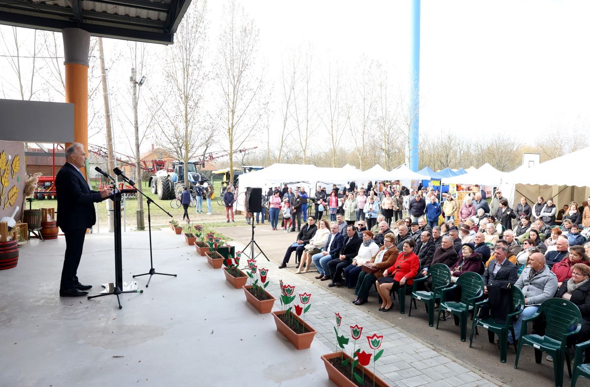 Gelej, 2026. március 21.Nagy István agrárminiszter beszédet mond az első Dél-Borsodi Agrárkiállítás és Vásár megnyitóján Gelejen 2026. március 21-én.MTI/Vajda János, védjegy