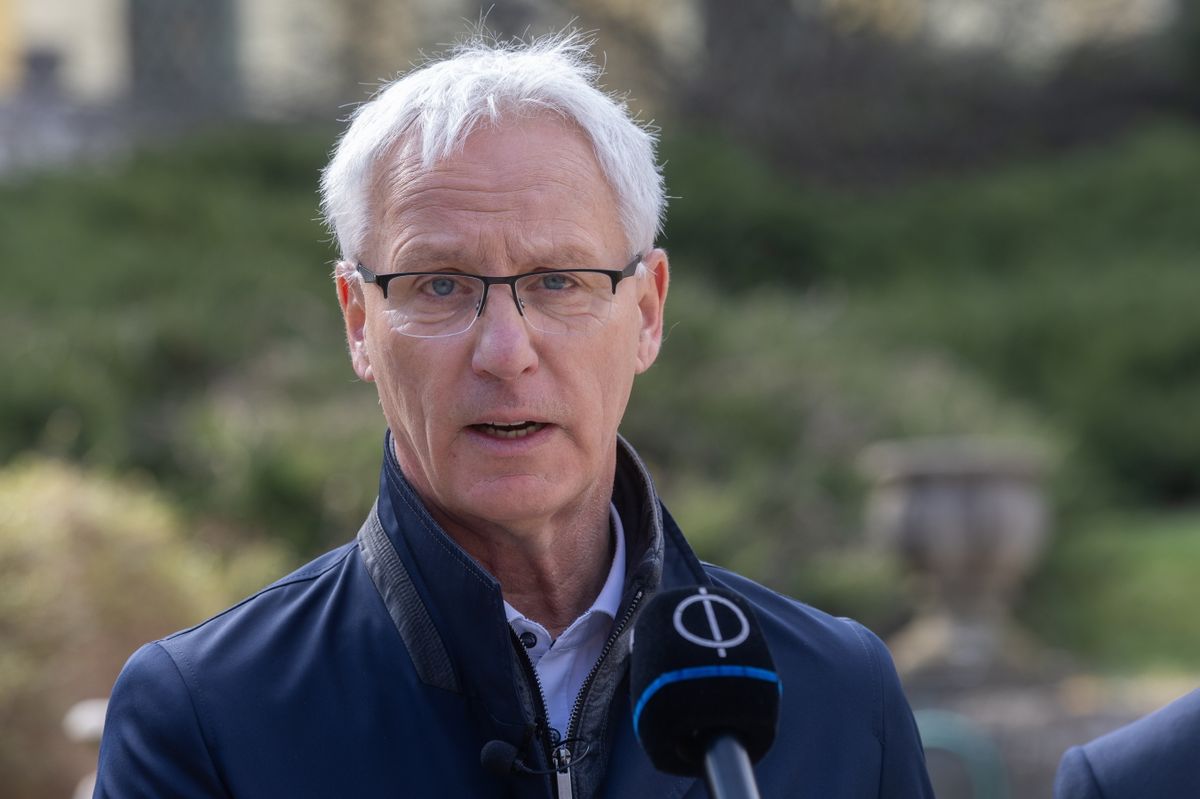 Törökbálint, 2026. március 23.
Soltész Miklós, a Miniszterelnökség egyházi és nemzetiségi kapcsolatokért felelős államtitkára a törökbálinti Református Pulmonológiai Centrum fejlesztéséről tartott sajtótájékoztatón az intézmény parkjában 2026. március 23-án. A törökbálinti Református Pulmonológiai Centrum 1,822 milliárd forintból újul meg.
MTI/Kocsis Zoltán