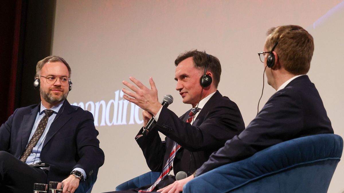 Párhuzamos diktátorrajzok: Donald Tusk és Magyar Péter