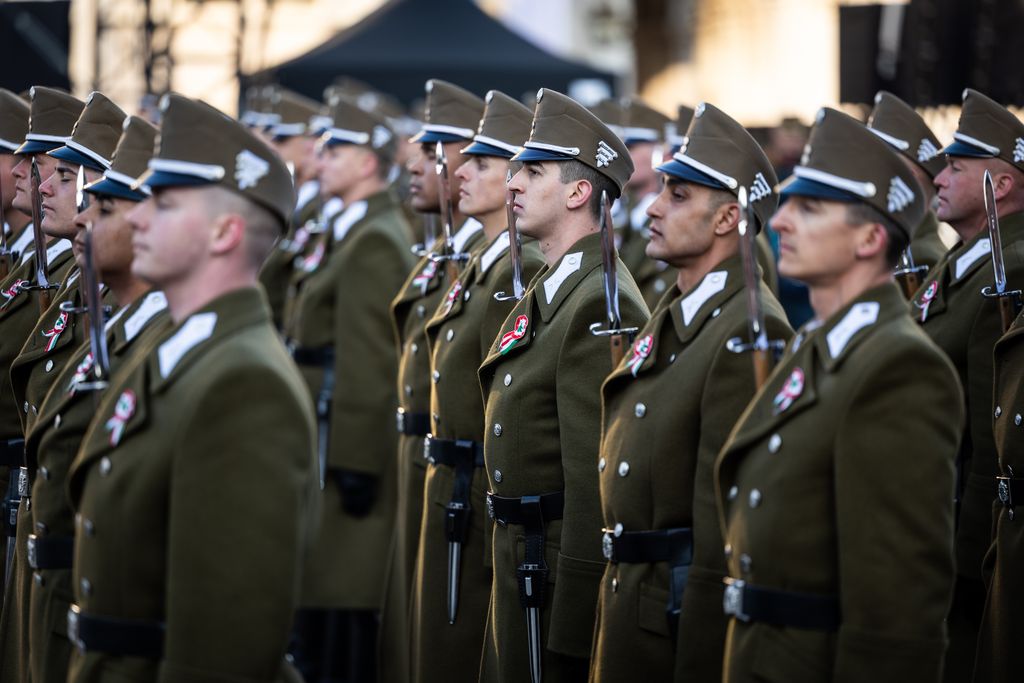 zászlófelvonás március 15.