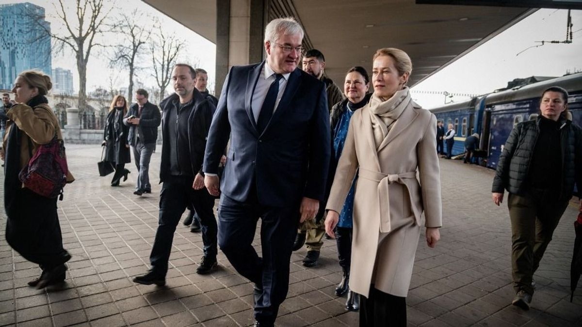 „Európa mellettetek áll” – Kijevbe érkezett Kaja Kallas a bucsai mészárlás évfordulóján