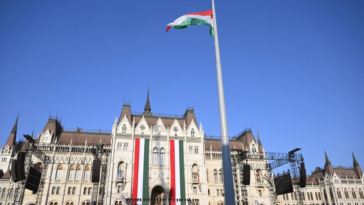 Lázár János: Nehézsúlyú bokszmeccsre nem  küldhetunk pehelysúlyú versenyzőt, egy Magyar Péterre nem bízhatjuk a jövőt!