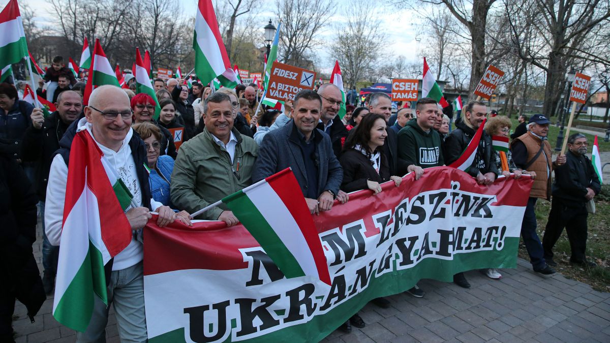 Kecskemétre is megérkezett a Békemenet, Orbán Viktor hamarosan beszédet mond – kövesse nálunk élőben