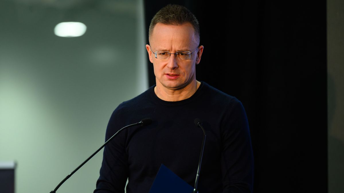 Szijjártó Péter megdöbbent, hogy egy magyar újságíró közreműködésével hallgatta le egy vagy több külföldi titkosszolgálat