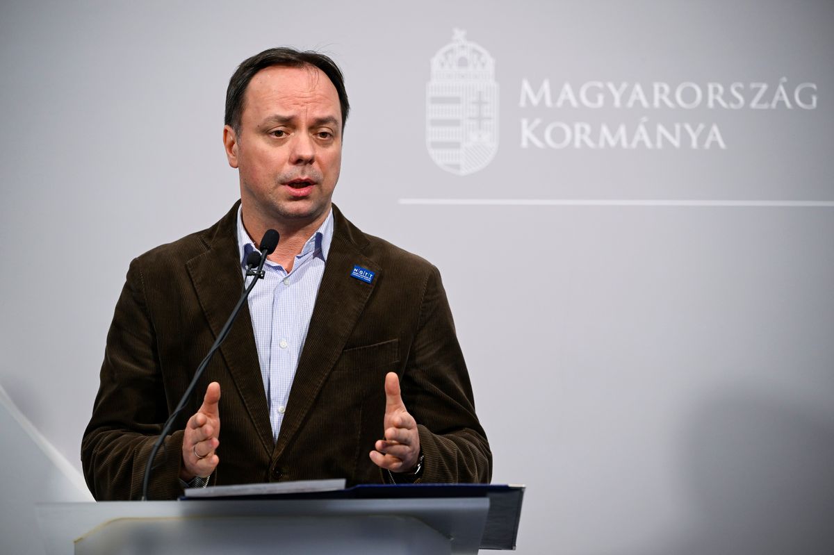 Budapest, 2026. február 19.
Nyitrai Zsolt, a miniszterelnök főtanácsadója beszédet mond a Nemzeti Gazdasági és Társadalmi Tanács plenáris ülését megelőző sajtótájékoztatón a Miniszterelnökségen 2026. február 19-án.
MTI/Hegedüs Róbert