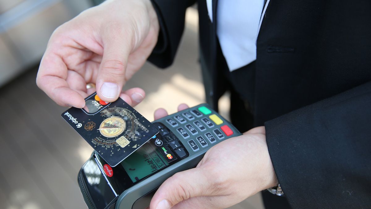 Fekete szerda: drágult a telefonálás, a bankolás és a fővárosi parkolás