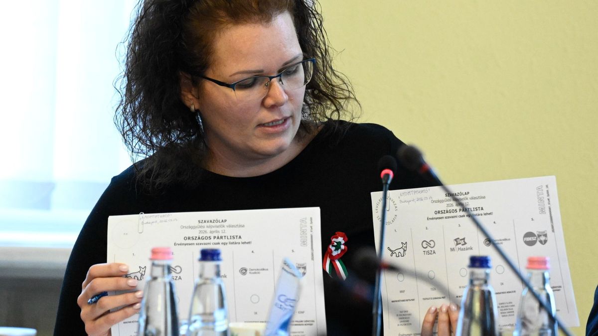 A legtöbben az átjelentkezésről, a külképviseleti szavazásról és a mozgóurna-igénylésről érdeklődnek