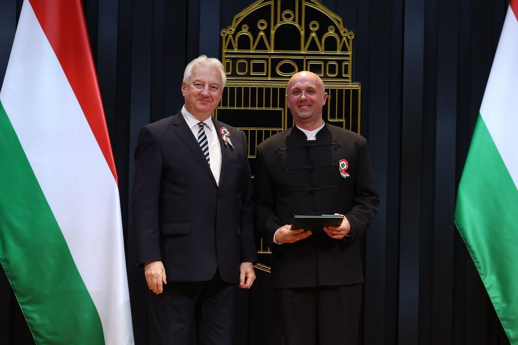 Állami kitüntetéseket adott át Semjén Zsolt a Karmelita kolostorban 