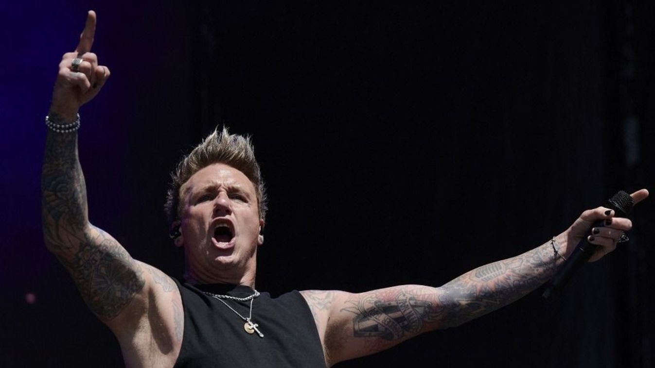 Az alkoholizmusáról és a józanságért vívott harcáról vallott a Papa Roach énekese + videó