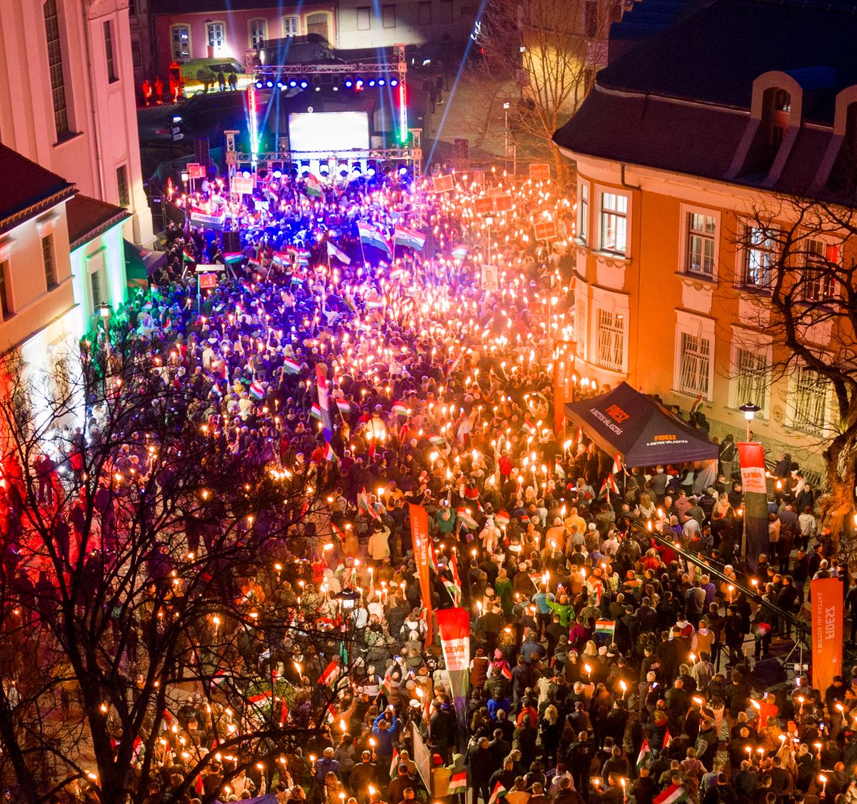 Orbán Viktor országjárás Esztergom
kampány
választás
