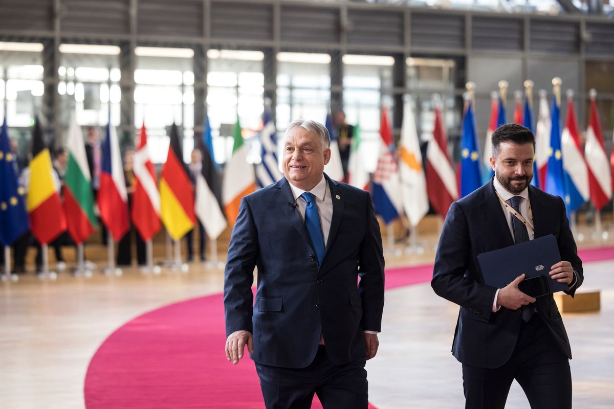 Orbán Viktor miniszterelnök érkezik az EU-tagországok állam-, illetve kormányfőinek csúcstalálkozójára Brüsszelben 2026. március 19-én