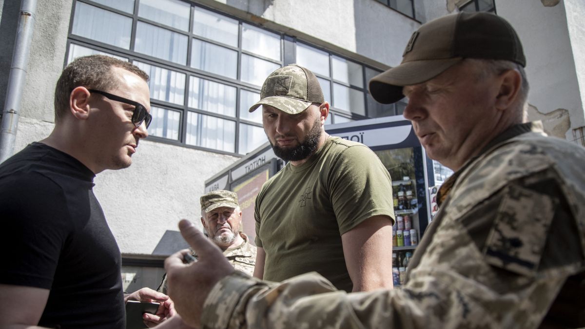Már a fegyverek is előkerülnek toborzás közben