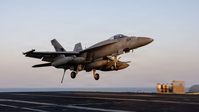 Iráni konfliktus -  Abraham Lincoln amerikai repülőgép-hordozó