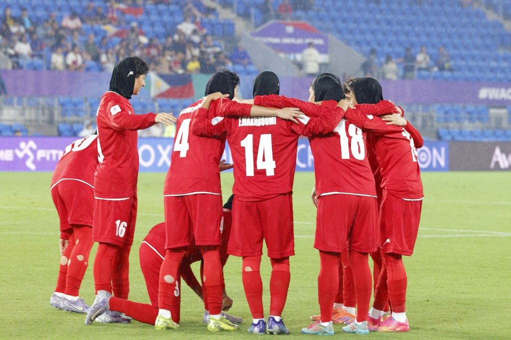 Irán női válogatottja egységben az Ausztráliában zajló Ázsia-kupán. Tiltakozásuk miatt odahaza súlyos büntetés vár rájuk. SOS-t küldtek