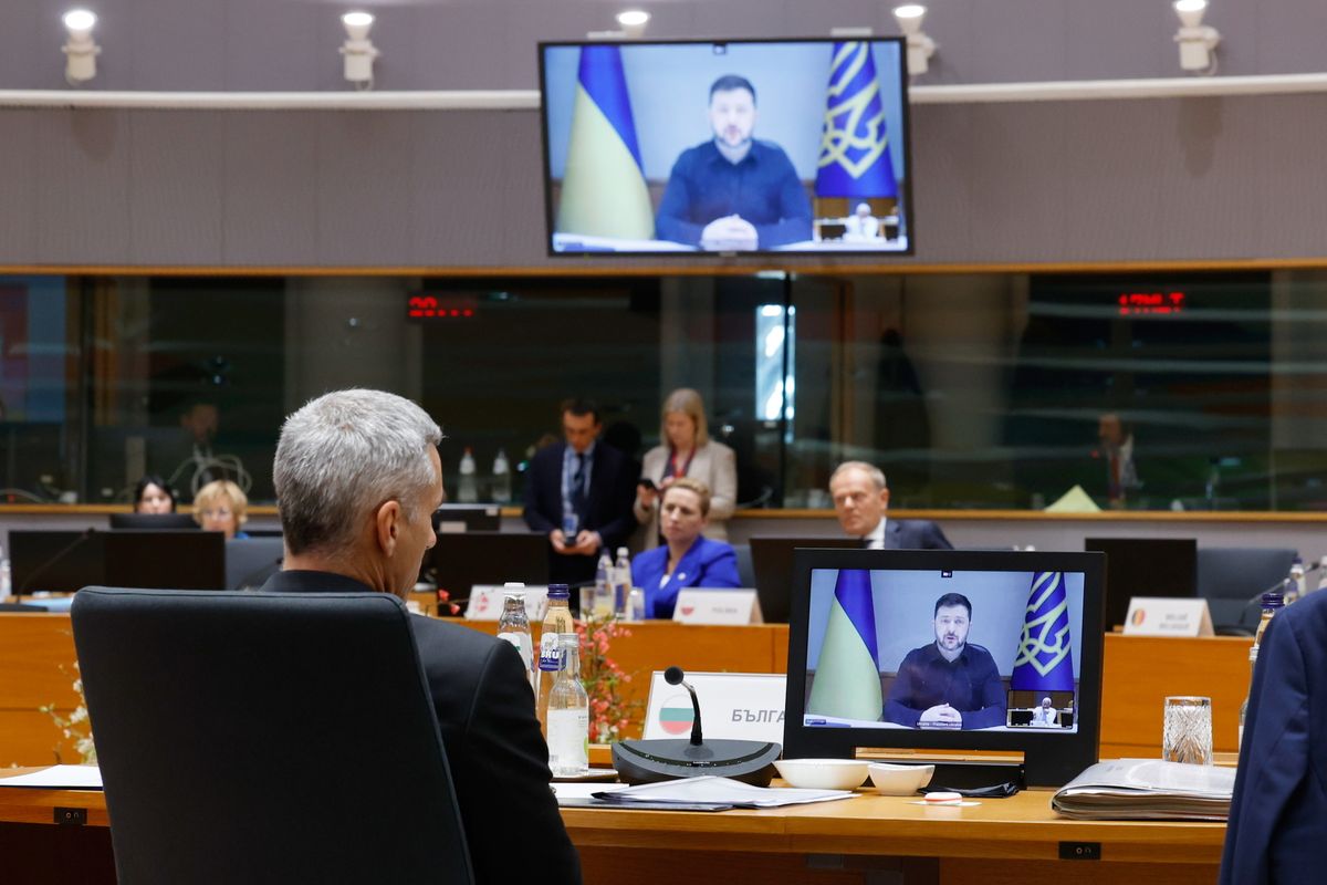 Brüsszel, 2026. március 19.
Volodimir Zelenszkij ukrán elnök videókapcsolaton keresztül szólal fel az EU-tagországok állam-, illetve kormányfőinek csúcstalálkozóján Brüsszelben 2026. március 19-én.
MTI/EPA/AP pool/Geert Vanden Wijngaert