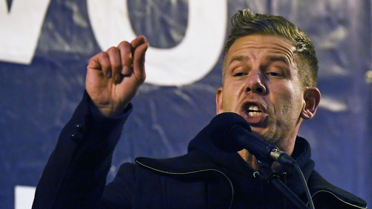 Ellentüntetők támadtak a Hír TV riporterére Győrben + videó