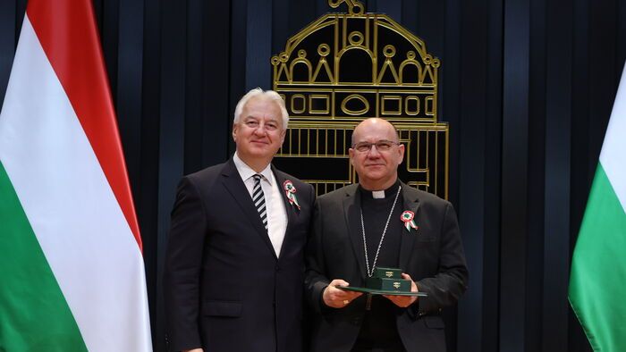 Állami kitüntetéseket adott át Semjén Zsolt a Karmelita kolostorban