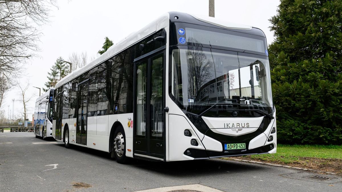 Elektromos Ikarus iskolabuszok szállítják majd a gyerekeket Székesfehérváron és Debrecenben