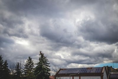 20260224 Miskolc
Narancs riasztást adtak ki Miskolcon záporok miatt 

Fotó: Takács József  TJ
Észak-Magyarország  EM 

A képen: felhők