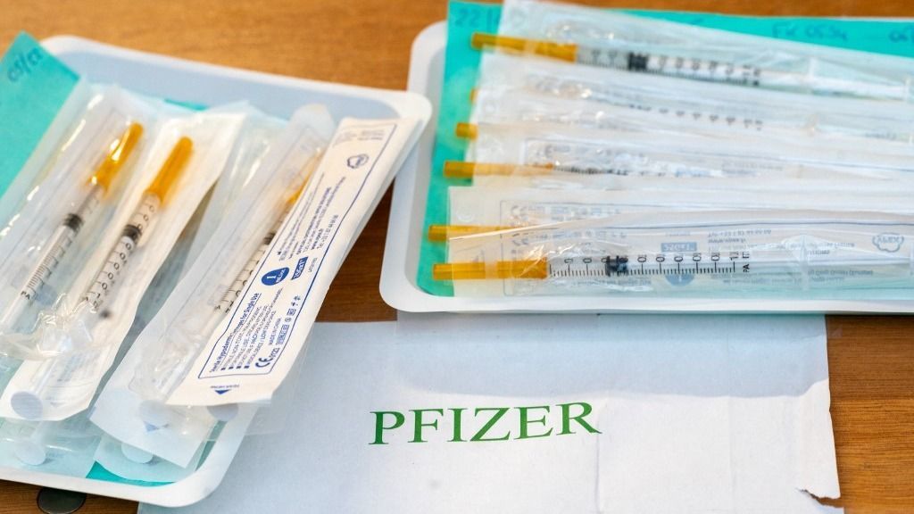 A Pfizer azért perli Magyarországot, mert nem vett elég vakcinát