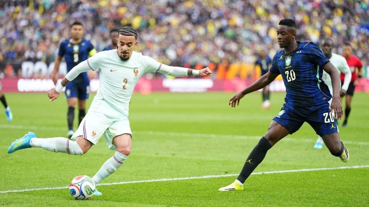 Simán elverték a futball ötszörös világbajnokát - videó