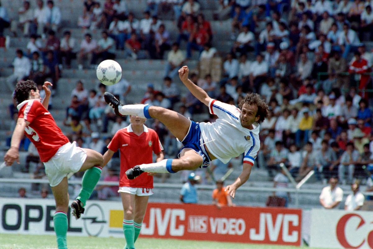 Michel Platini „futballetjába” Dajka László próbál beavatkozni