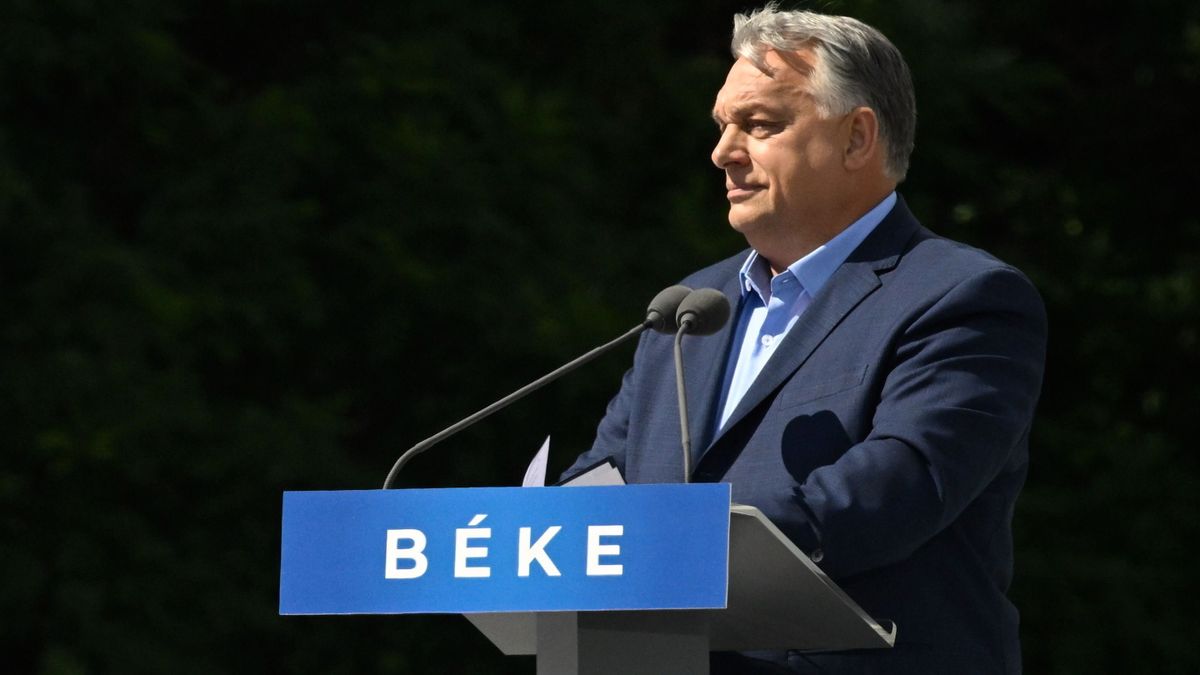 Neves külföldi rendező állt ki Orbán Viktor mellett + videó