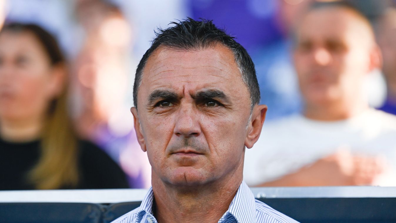 Nebojsa Vignjevics
Budapest, 2023. augusztus 12.
Nebojsa Vignjevic, az újpesti csapat szerb vezetőedzője a labdarúgó OTP Bank Liga 3. fordulójában játszott Újpest FC - Mezőkövesd Zsóry FC mérkőzésen a Szusza Ferenc Stadionban 2023. augusztus 12-én.
MTI/Ko