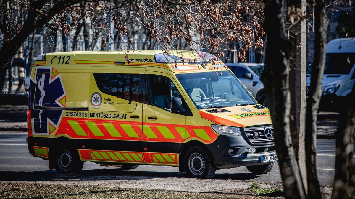 Meghalt a HÉV elé lépett kisfiú az intenzíven