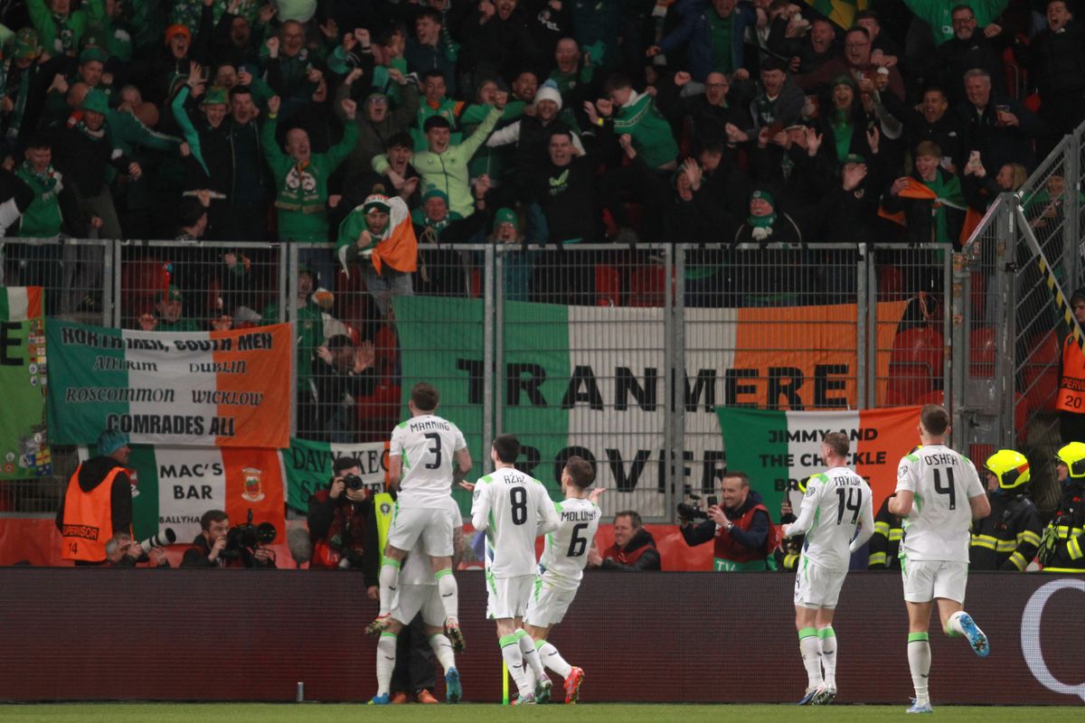 Az ír válogatott itt még örülhetett, hiszen az első félidőben 2-0-ra is vezetett Csehországban