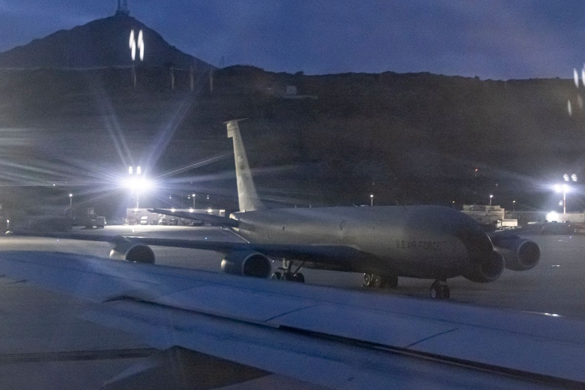 A hat fős személyzet közül négyen amerikai katona meghalt, kettő mentési munkálatai pedig folyamatban vannak