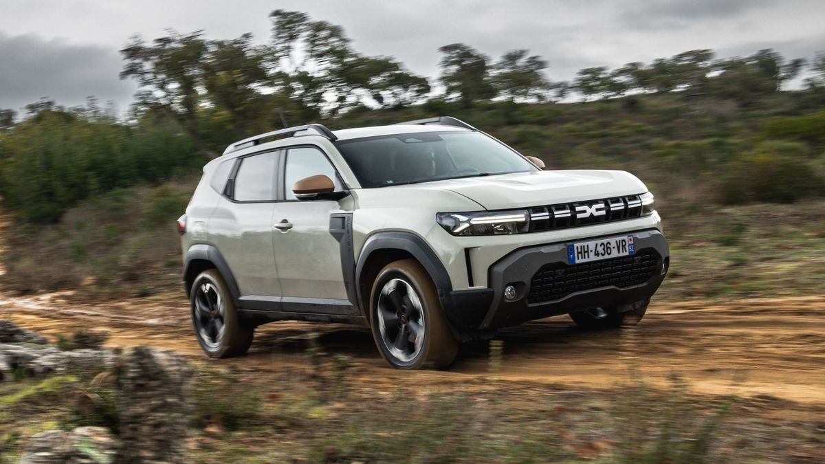 A Dacia megcsinálta a lehetetlent: íme a gázüzemű hibrid autó